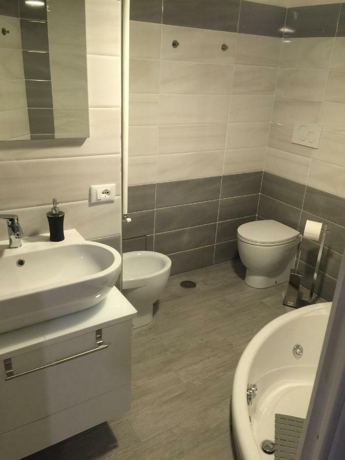 Sosta Rock Apartment Casal Palocco Bagian luar foto