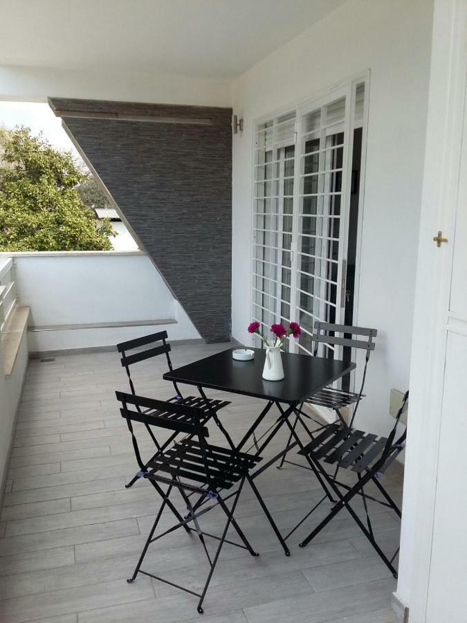 Sosta Rock Apartment Casal Palocco Bagian luar foto